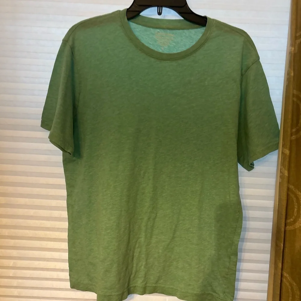Banana Republic Men's premium wash Short Sleeve greenTee size medium